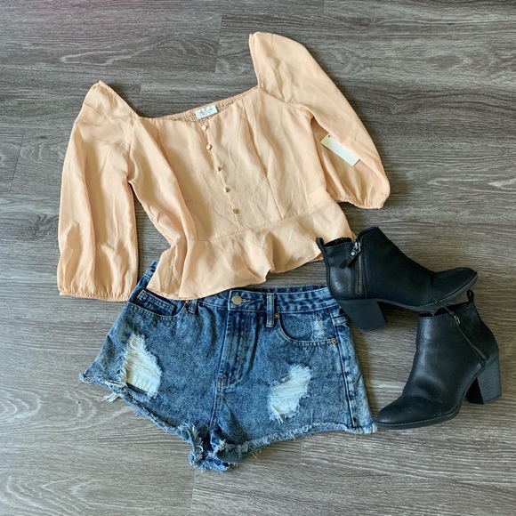 Ivy Rose Tops - NWT Ivy Rose nude crop top